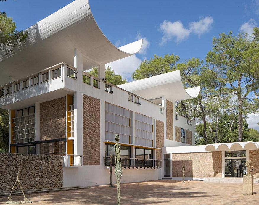 During your stay at Canetmerle, discover the Maeght Foundation in Saint-Paul-de-Vence