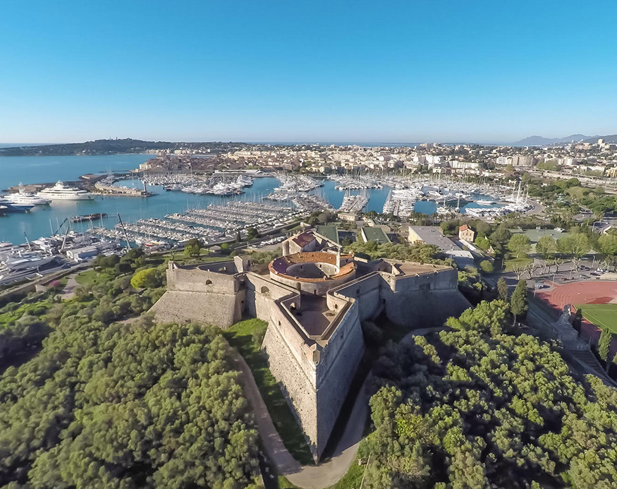 During your stay at Le Canetmerle, discover the Fort Carré in Antibes
