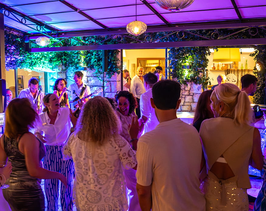 reserver une salle pour une fête de famille à Vence : anniversaire, baptème, mariage