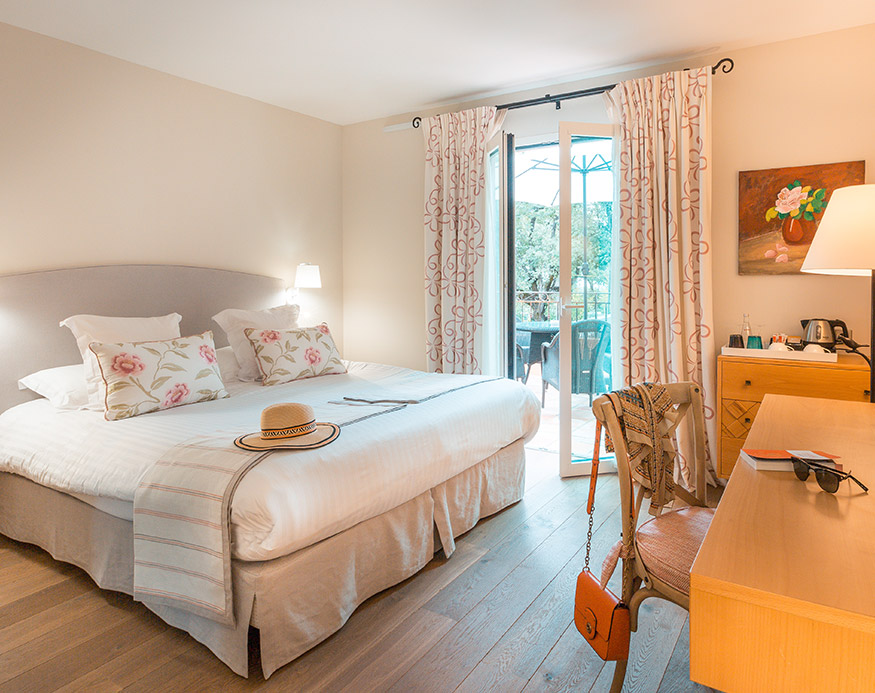 Buchen Sie ein Zimmer in Vence in den Seealpen