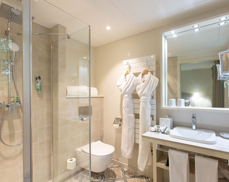 Buchen Sie ein Zimmer in Vence in den Seealpen