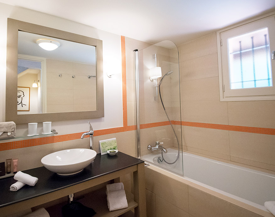 Buchen Sie ein Zimmer in Vence in den Seealpen