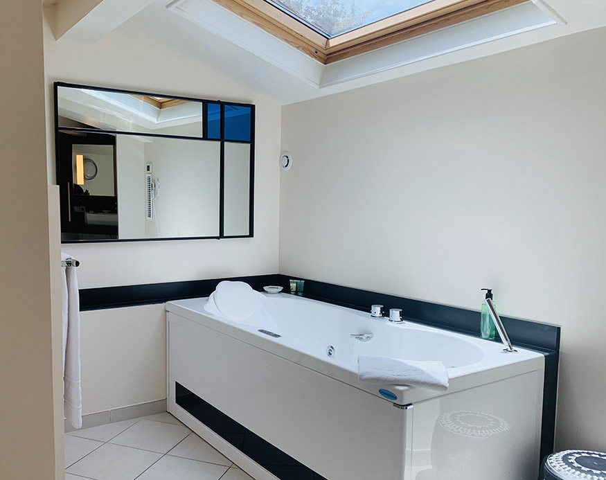 Buchen Sie ein Zimmer in Vence in den Seealpen