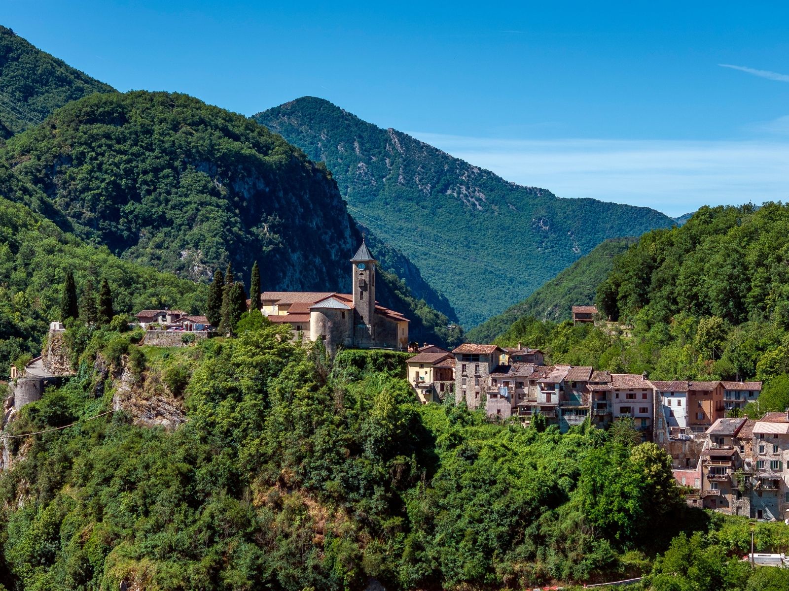 arrière pays niçois entre met et montagne